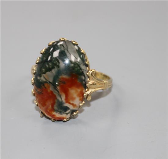 A 9ct. gold moss agate dress ring size O.